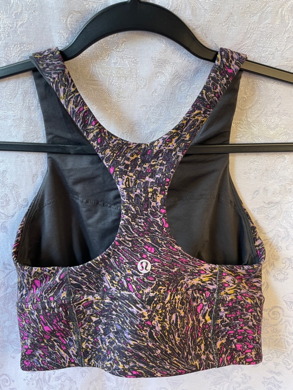 NWOT LuLuLemon Wunder train longline bra in multi-color pattern. Size 6. - Picture 2 of 3